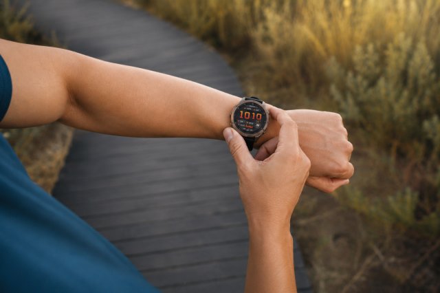 Garmin Fenix 8 Pro: �������� ������� ����� ������ � ���� ��� ��������